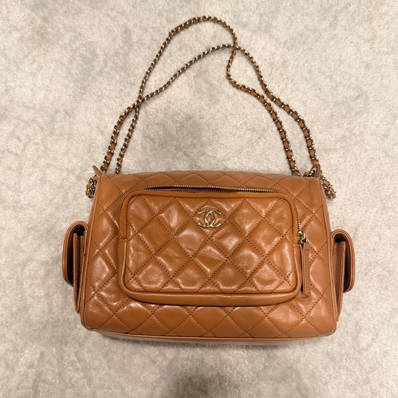 NEW CHANEL 24K Multi-Pocket Camera Bag in Caramel SZ Medium - Picture 5 of 13